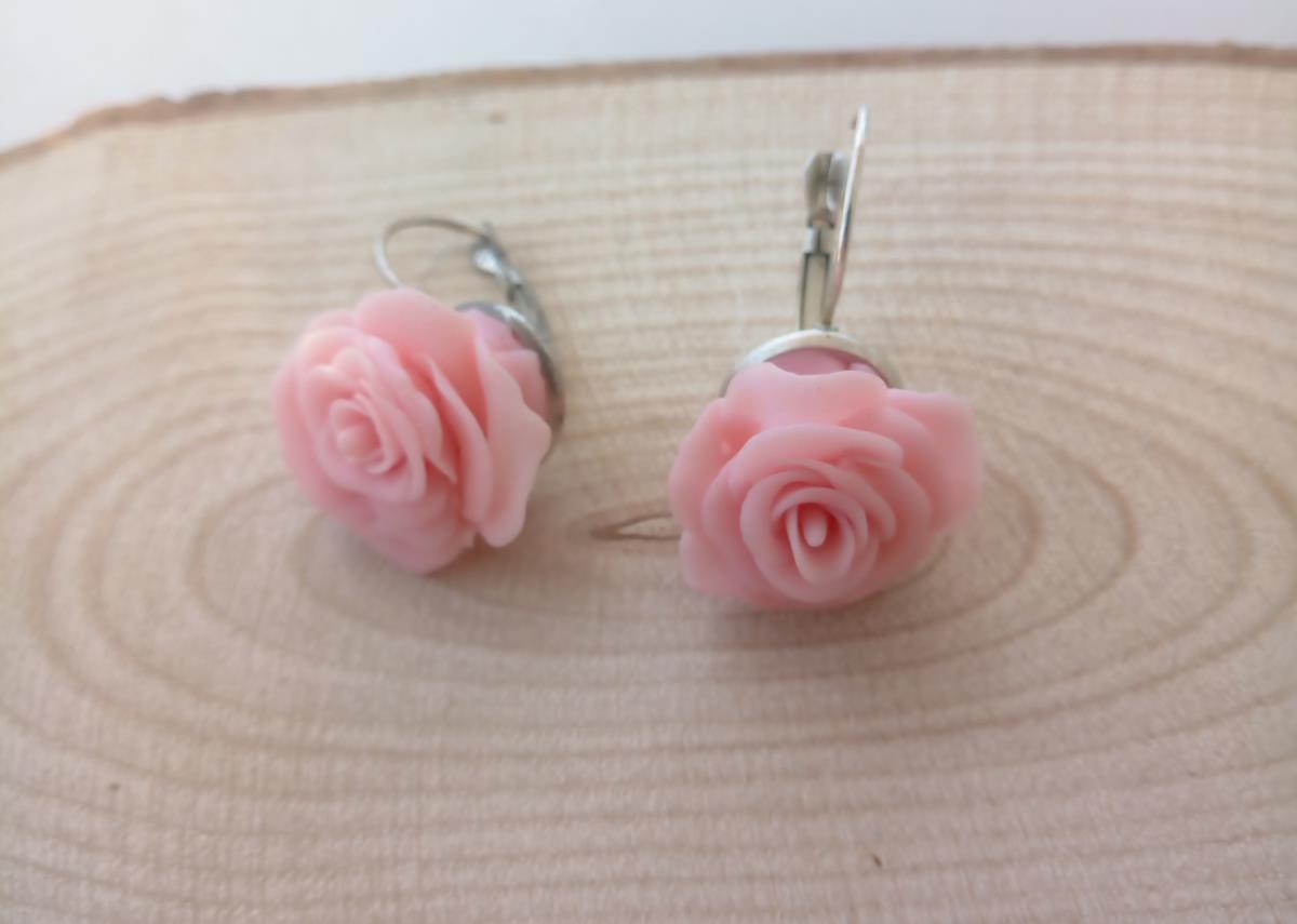 light-pink-roses-polymer-clay-earrings-hellrosa-rosen-polymer-clay-ohrringe-boucles-doreilles-en-p-te-polym-re-roses-p-les-aretes-de-arcilla-polim-rica-con-rosas-rosa-claro-light-pink-roses-earrings-birthday-gift-for-girl-handmade-earrings-gift-for-woman-0