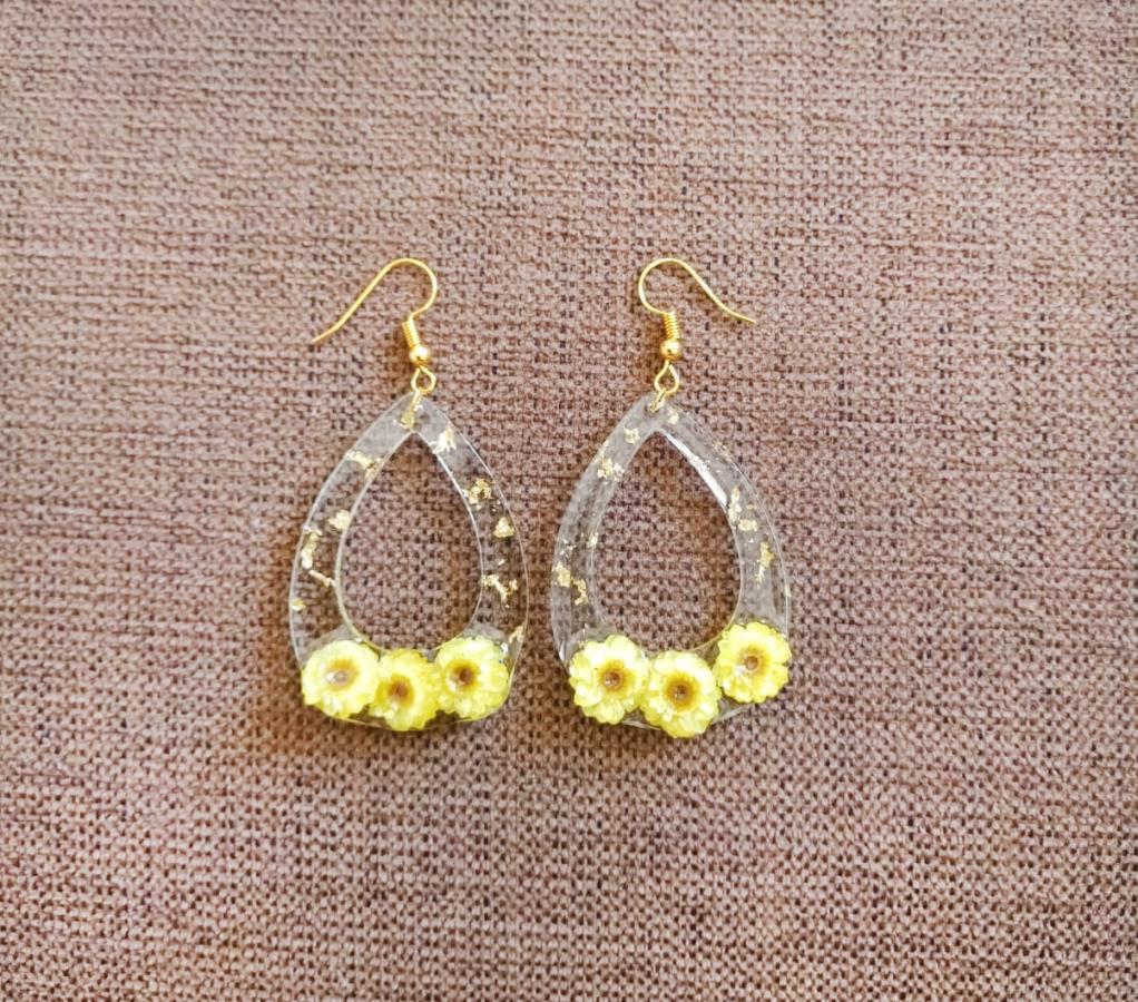 dried-flower-earrings-sunflower-earrings-daisy-earrings-resin-epoxy-dangledrop-flower-earrings-yellow-gold-flower-earrings-natural-flower-earrings-0