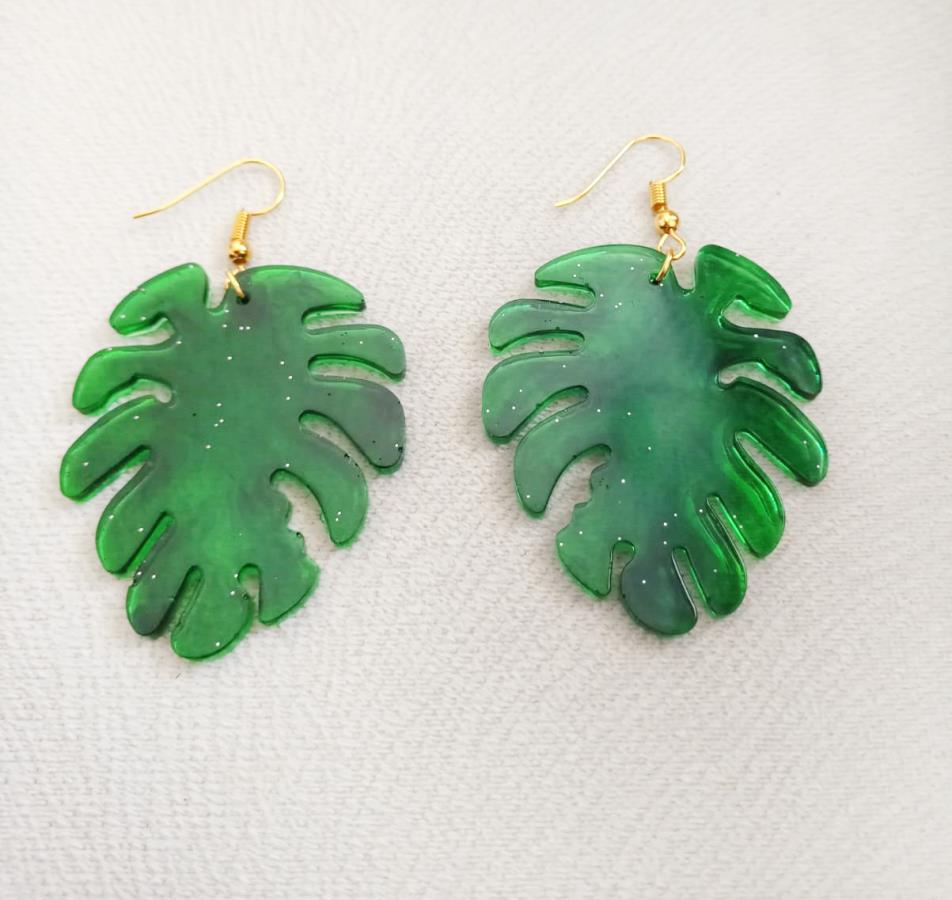 epoxy-resin-green-monstera-leaf-dangledrop-earrings-epoxy-resin-bohemian-earrings-plant-earrings-boho-resin-earrings-statement-earrings-resin-jewelry-0