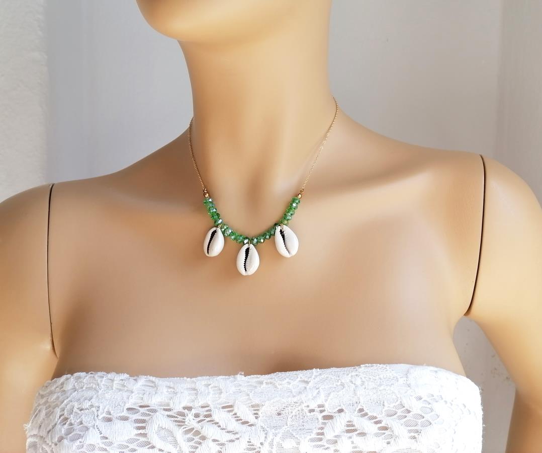 natural-cowrie-shell-with-spring-green-crystal-beads-necklace-crystal-rondelle-faceted-beads-necklace-for-women-vacation-holiday-jewelry-necklace-sea-shell-pendant-necklace-buy-handmade-handcrafted-necklace-beach-boho-style-necklace-for-her-gift-for-girlfriend-0