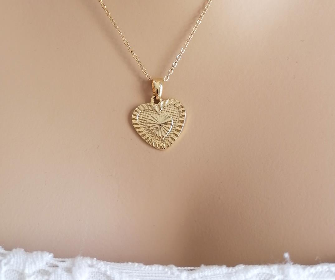 radial-heart-charm-necklace-gold-heart-shaped-charm-necklace-dainty-heart-shaped-necklace-for-her-sunburst-gold-pendant-necklace-birthday-gift-idea-coraz-n-collar-de-oro-0