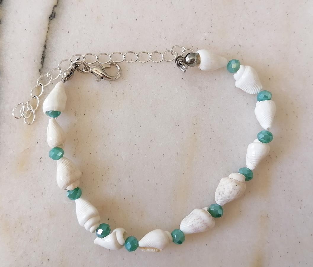 white-natural-conch-shell-with-green-emerald-beads-bracelet-for-women-sea-shell-handmade-handcrafted-bracelet-buy-simple-hand-bracelet-birthday-gift-ideas-christmas-gift-gift-for-her-ocean-sea-beach-bracelet-0