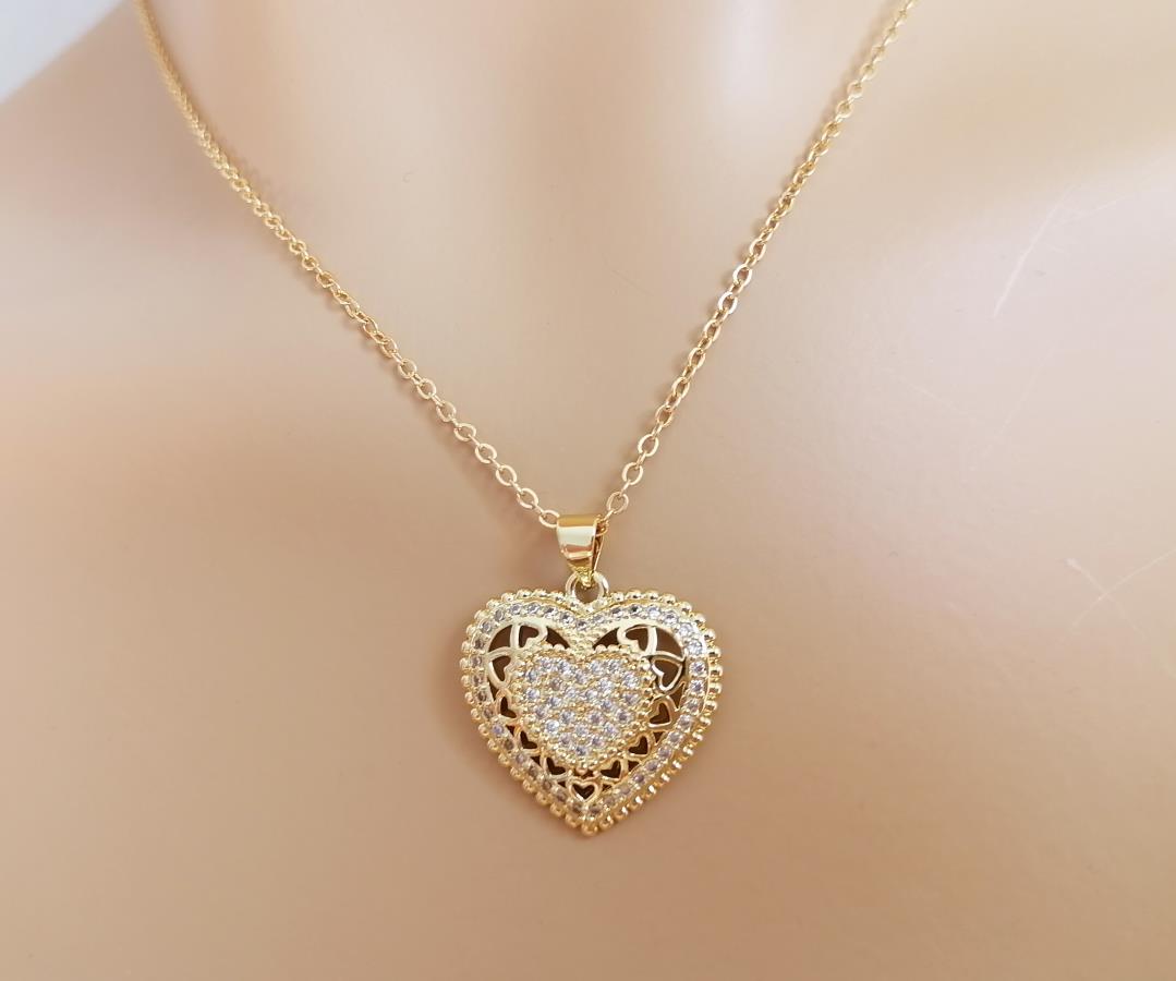 small-crystal-stone-heart-shaped-pendant-necklace-for-women-pave-cz-diamond-heart-charm-necklace-buy-birthday-gift-idea-gold-heart-medallion-necklace-delicate-heart-necklace-love-necklace-gift-for-girlfriend-gift-for-her-christmas-gift-rhinestones-heart-necklace-coraz-n-collar-de-oro-0