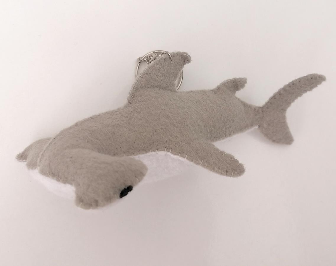 hammerhead-shark-felt-keychain-plush-sewing-shark-toy-keyring-under-the-sea-ocean-keychain-gift-nautical-sea-creatures-felt-animals-keyring-0