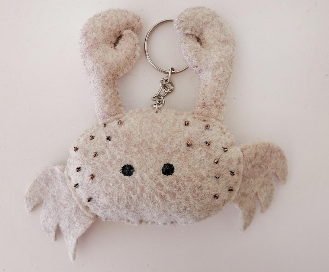 crab-keychain-wool-felt-sandstone-color-crab-with-seed-beads-keyring-ocean-nautical-bag-accessories-charm-birthday-unique-gift-handmade-sea-creatures-keyring-large-big-crab-keychain-0